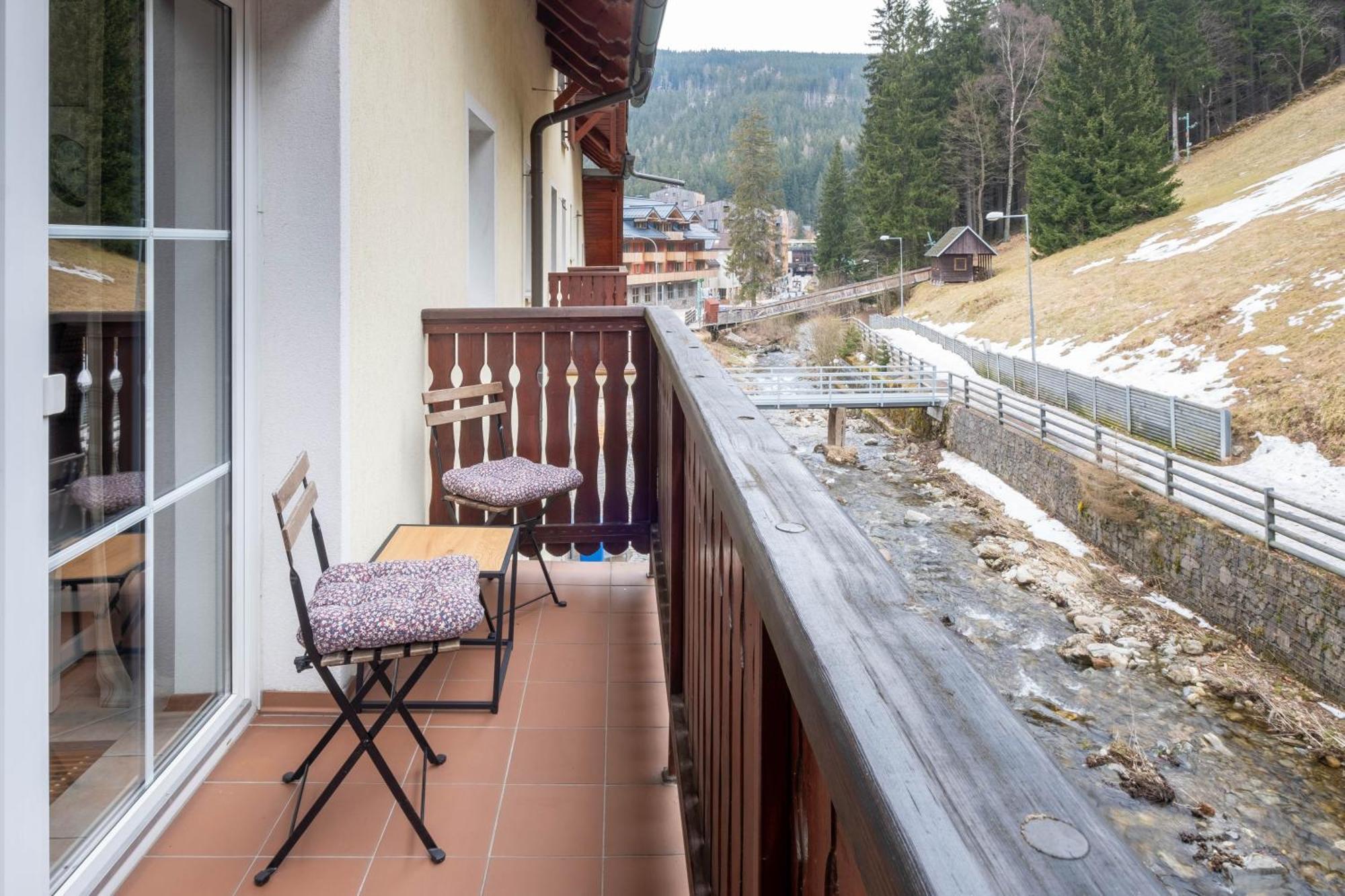 Hotel Hvezda 派克波特斯耐兹库 外观 照片